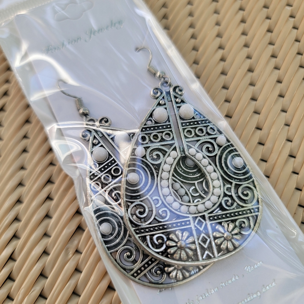 Elegant Silver Tone Drop Earrings